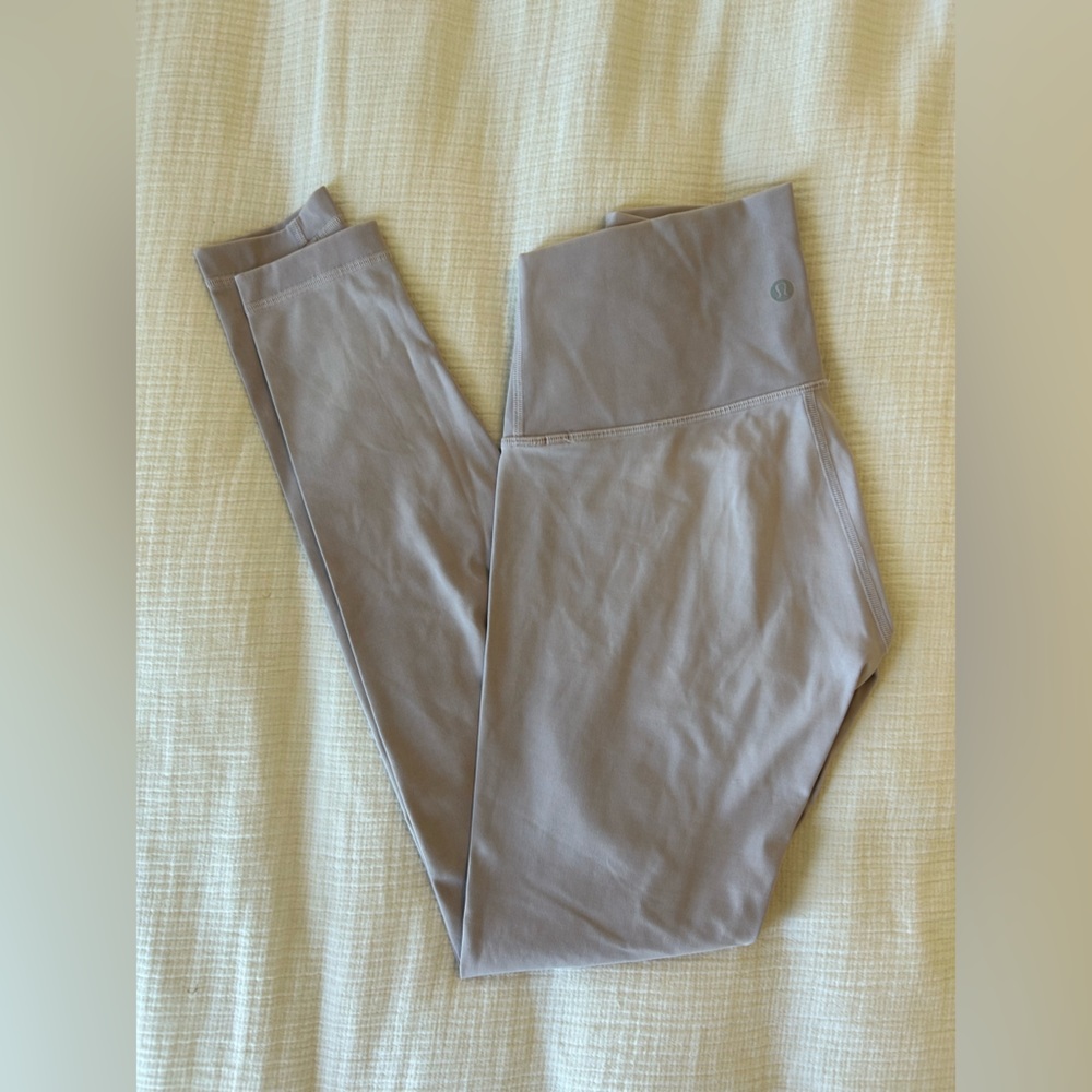 Light pink lululemon leggings 28 length - Picture 2 of 2